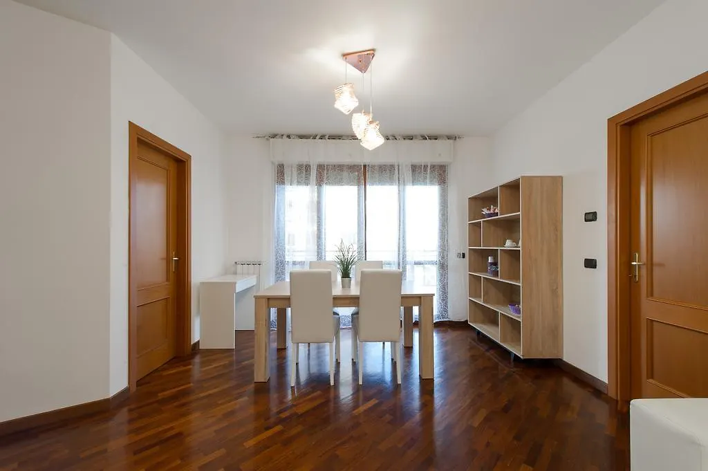 Hotel Domus BB - Plaza Fiumicino 3*,