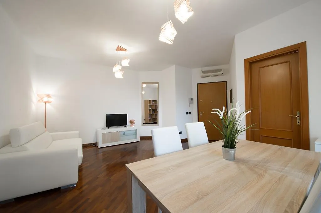 Hotel Domus BB - Plaza Fiumicino 3*,  Italia