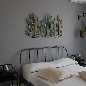 3* Pensión Little Rose