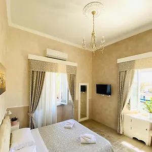 3* Pensión Domus Valadier